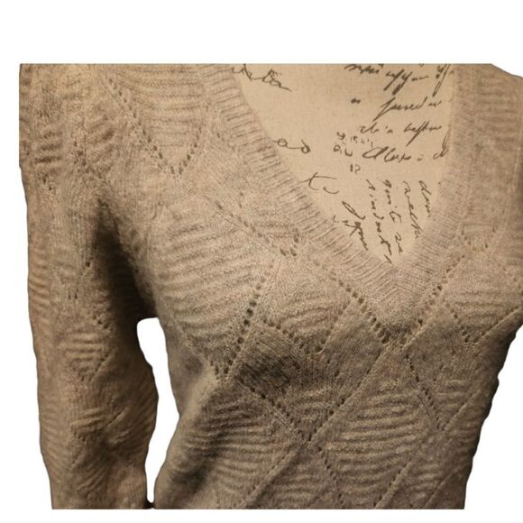 Astr The Label Ladies Diamond Pattern Sweater in Oatmeal - Size XS - Picture 2 of 8